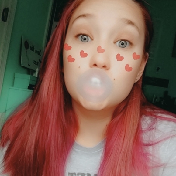 Meet your Posher, Hannah - Picture 2 of 3